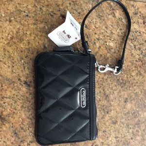 Coach blk patent sm zipper pouch